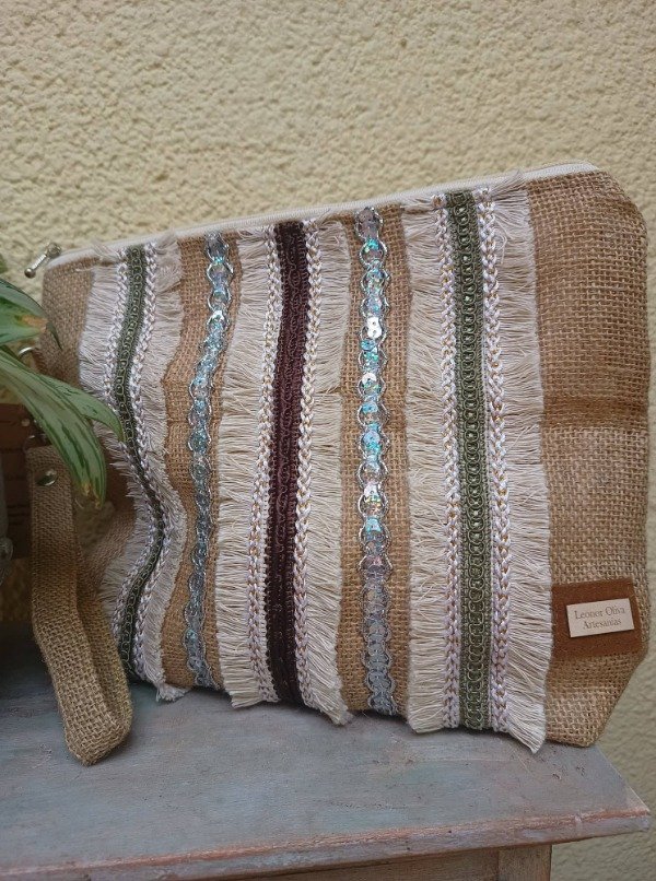 Producto - Carteras de mano color yute en stock