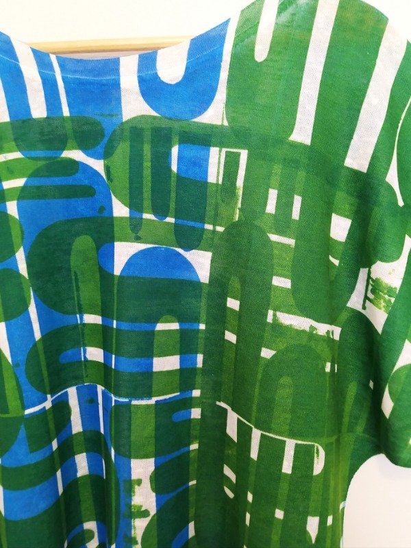 Producto - Remera FLASH -estampa Galería en verde y azul- - 2