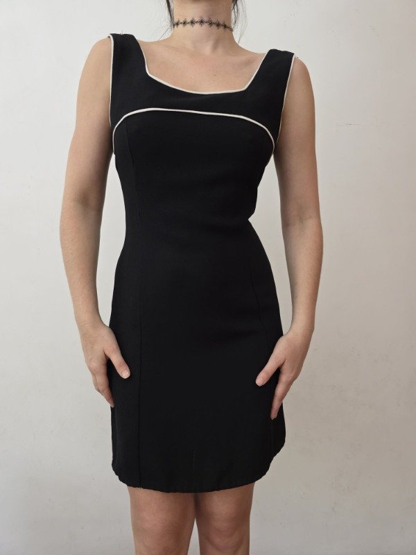 Vestido Jackie negro con líneas blancas — imagen 3