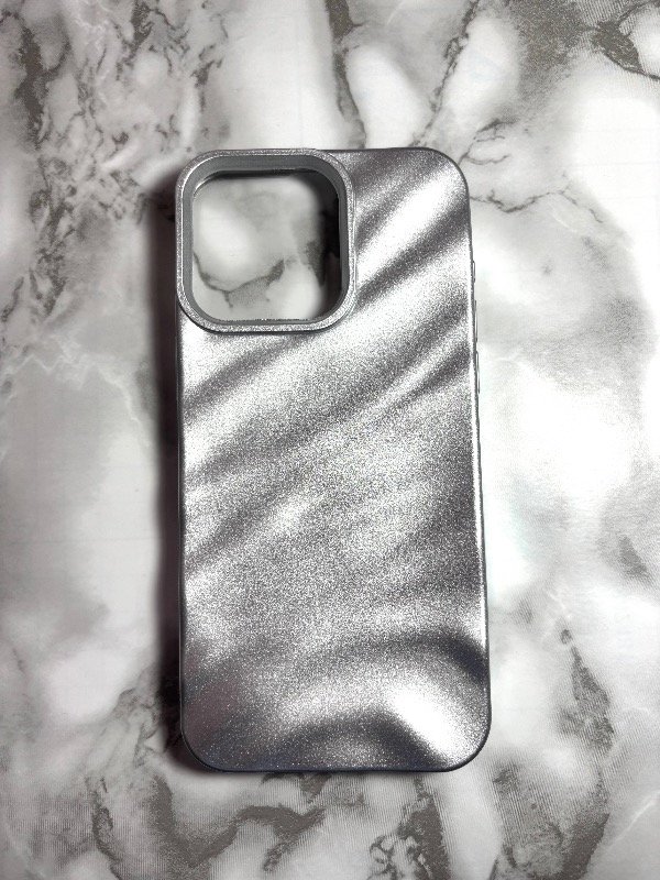 Producto - Case wave color plateada iph 15 pro Max