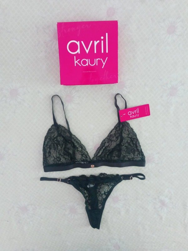 Avril Kaury - Art 1001 - T 95 - Negro