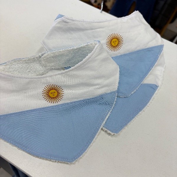 Producto - Babero de toalla Arg