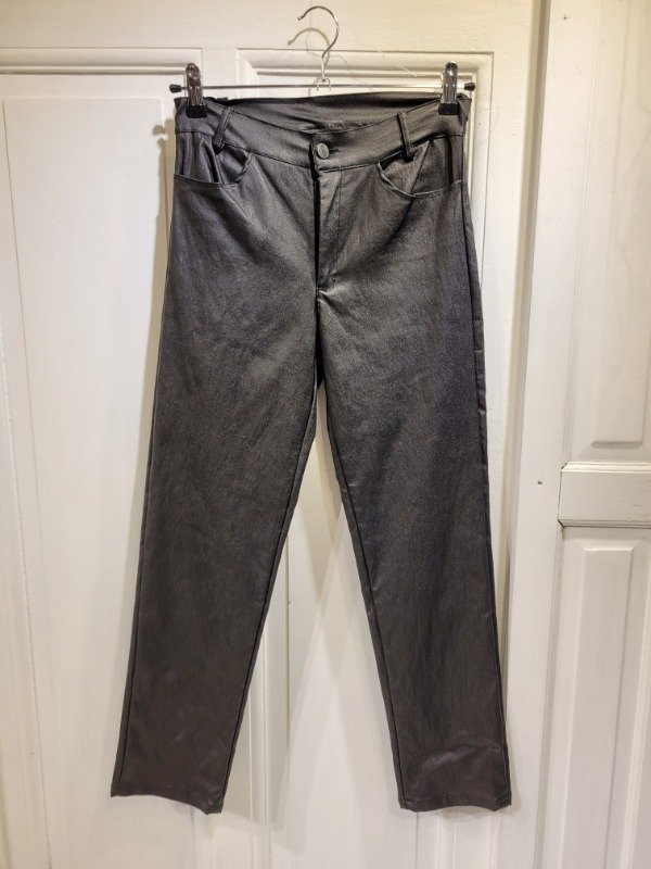 Producto - Pantalón SO CIPPO negro engomado Nuevo C/etiq Talle 16 años - PRECIO: 30X