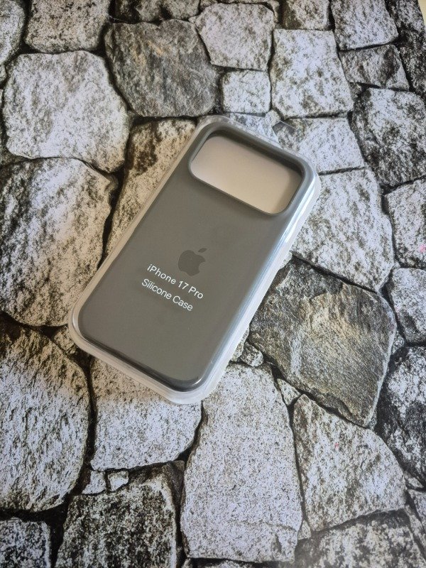 Producto - Funda silicone case logo Iphone 17 Pro gris oscuro