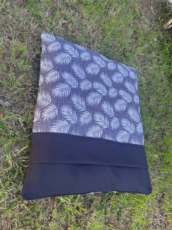Producto - Bolsa de dormir con colchon Tela Hojas Negras - 1