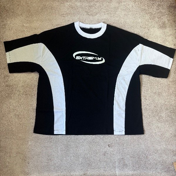 Producto - REMERA BOXY FIT COMBINADA EXTREMLY NEGRA