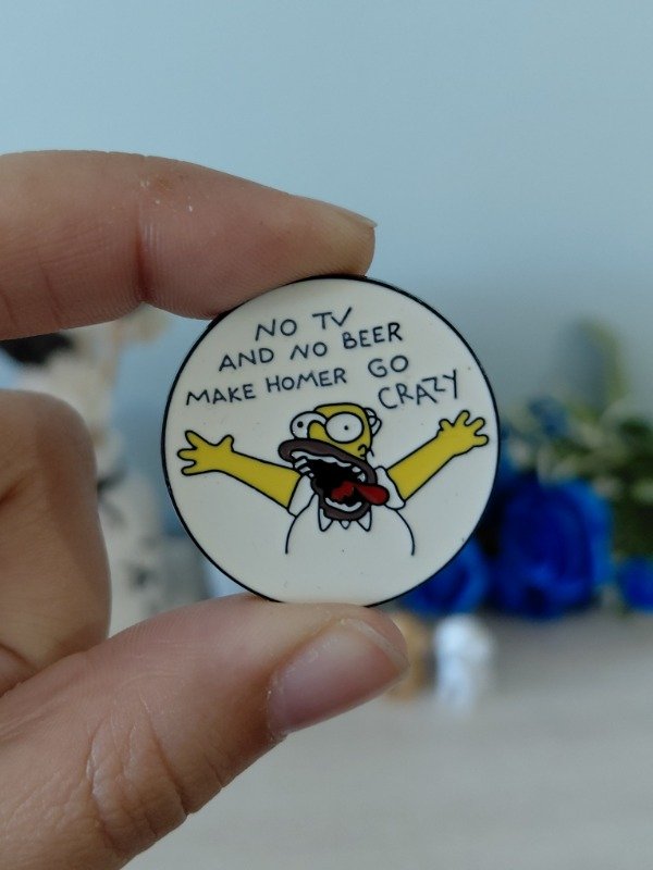 Producto - Pin metalizado - Los Simpson "No TV and no beer, make homer go crazy" #0923