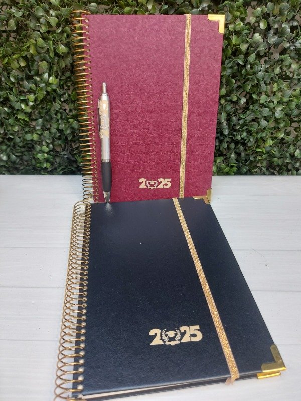 Producto - Cuaderno tapas de cartón forrado EGRESADOS 2025