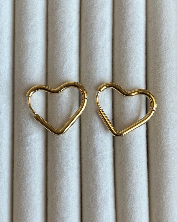 Producto - Argollas corazón de acero dorado 2.2cm de ancho