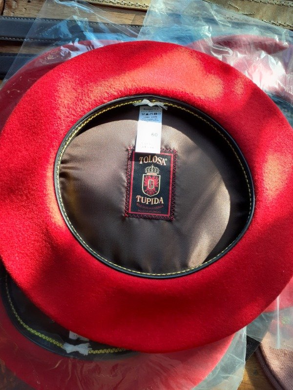 Producto - Boina Tolosa 34cm c/taf roja