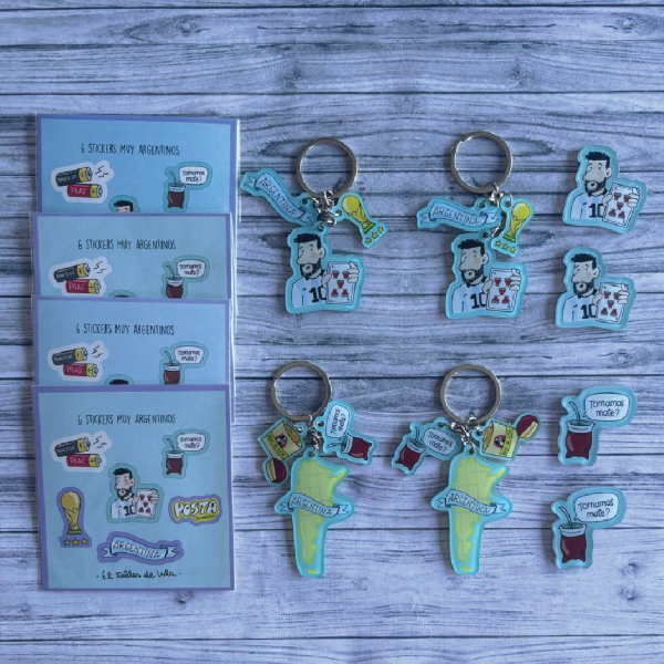 Producto - PACK AMIGOS X 4 ARGENTINA  (4 LLAVEROS + 4 IMANES + 4 SET DE STICKERS)