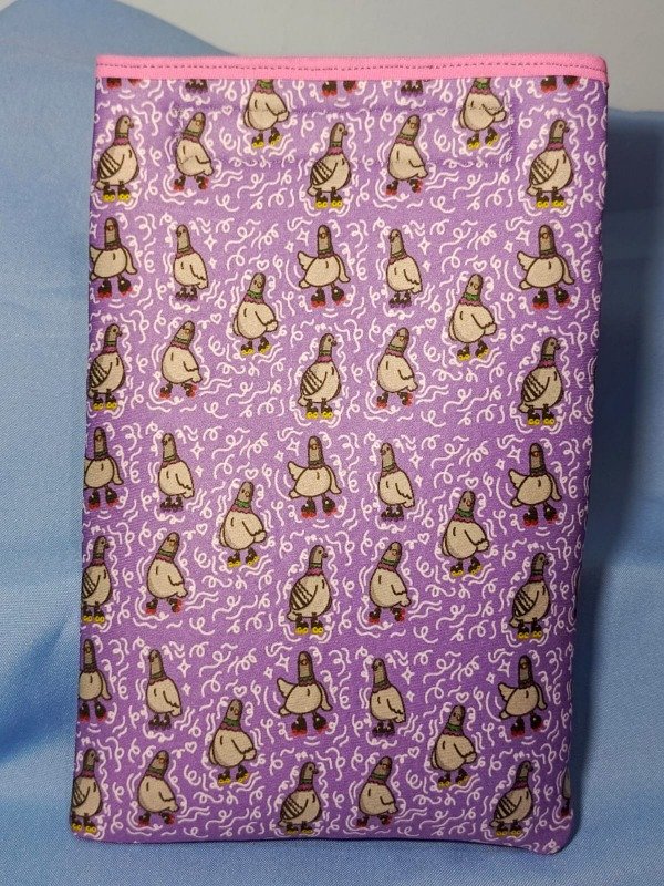 Producto - Funda palomas patinando violeta