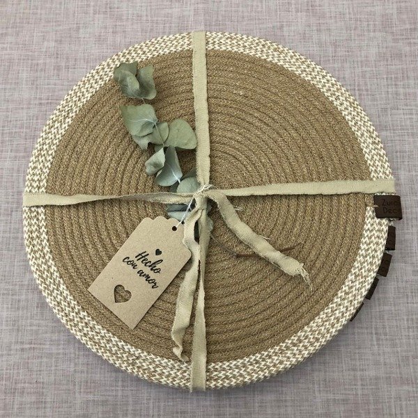 Producto - Plato de sitio en yute con borde zigzag