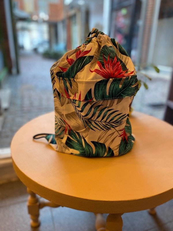 Producto - Mochila con cierre marinero hojas