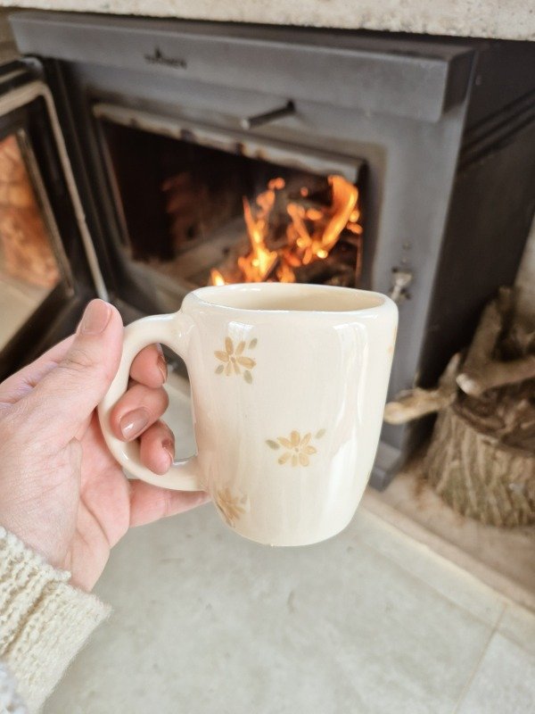 Producto - Taza bombe florcitas beige