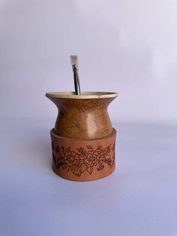 Producto - Mate criollo, base grabada flores