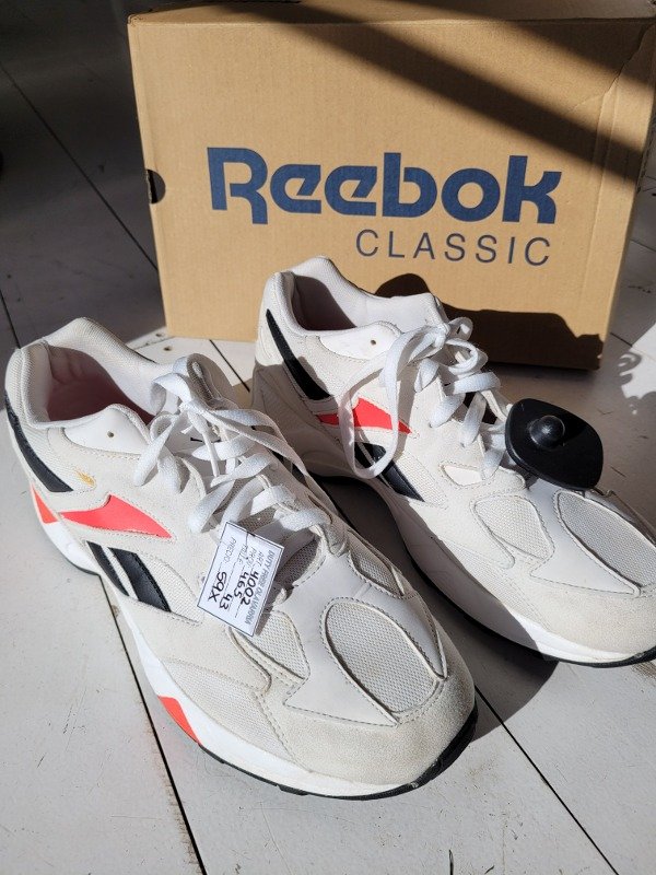 Producto - Zapatillas REEBOK blancas y coral Talle 43 - PRECIO: 59X