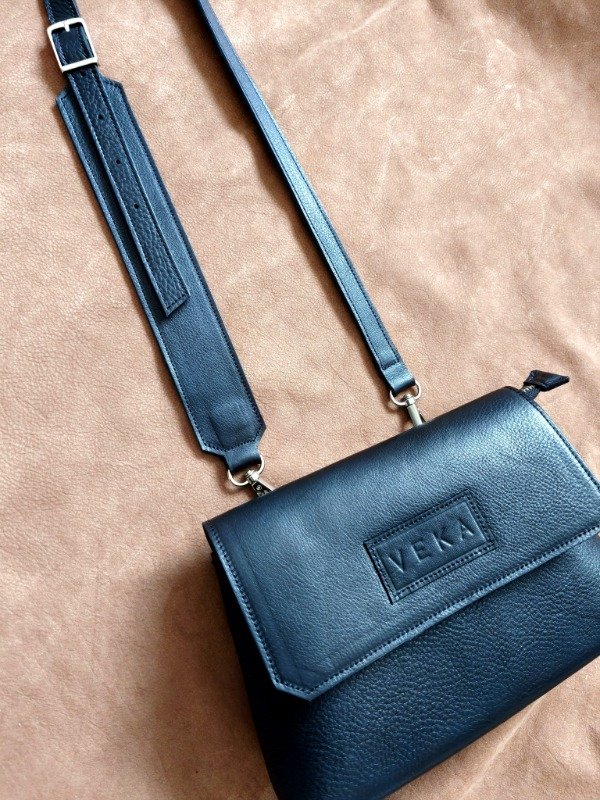 Producto - PIXIE - Cartera con tapa y cierre, triple función sobre/riño/cartera