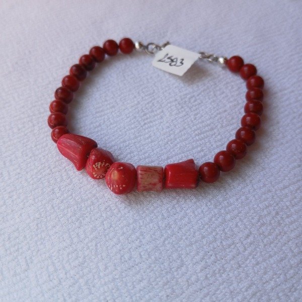 Producto - Pulsera artesanal con escallas de coral natural 18,5cm