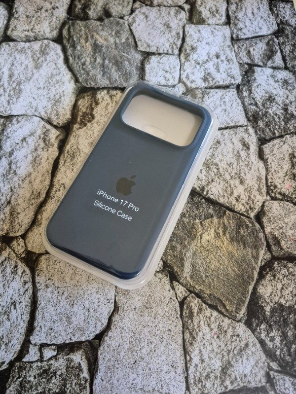 Producto - Funda silicone case logo Iphone 17 Pro azul oscuro
