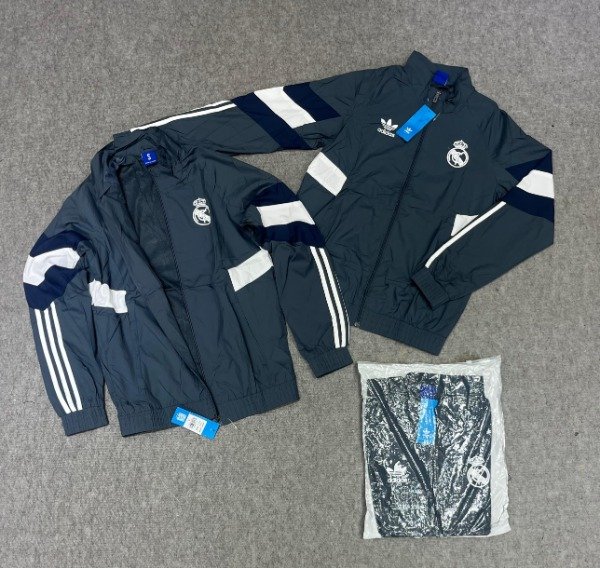 Producto - CAMPERA ROMPEVIENTO REAL MADRID IMPORTADA