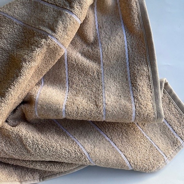 Producto - TOALLON LISO CON GUARDA DE TERCIOPELO