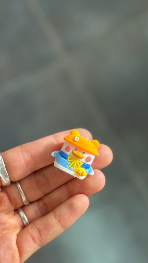Producto - Protector de Cable Pato con ropa
