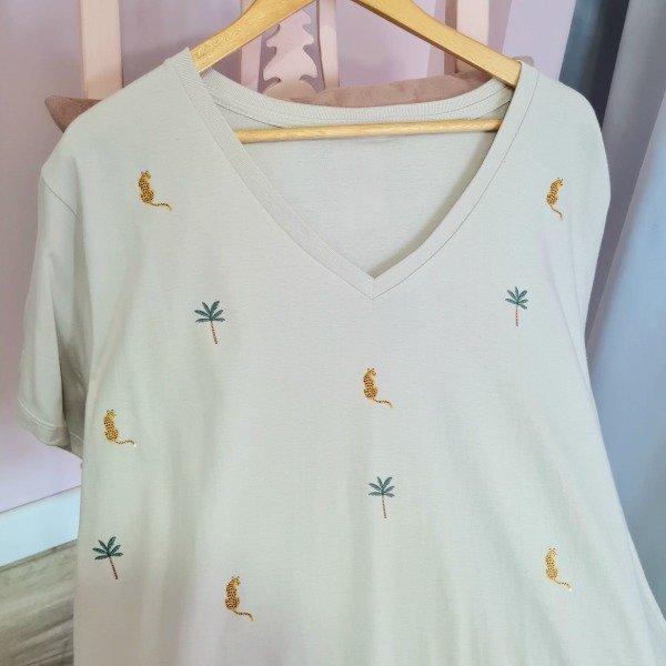 Producto - Remera tropical beige 6044