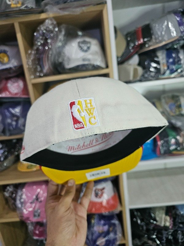 Gorra Atlanta Hawks Silver 25 Season Mitchell & Ness — imagen 5