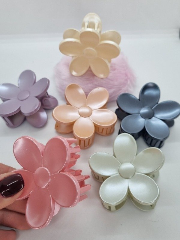 Producto - Broche plastico flor perlado color