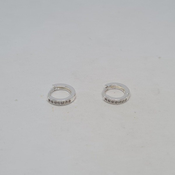 Producto - Argolla con hilera blanca de cubic 10mm