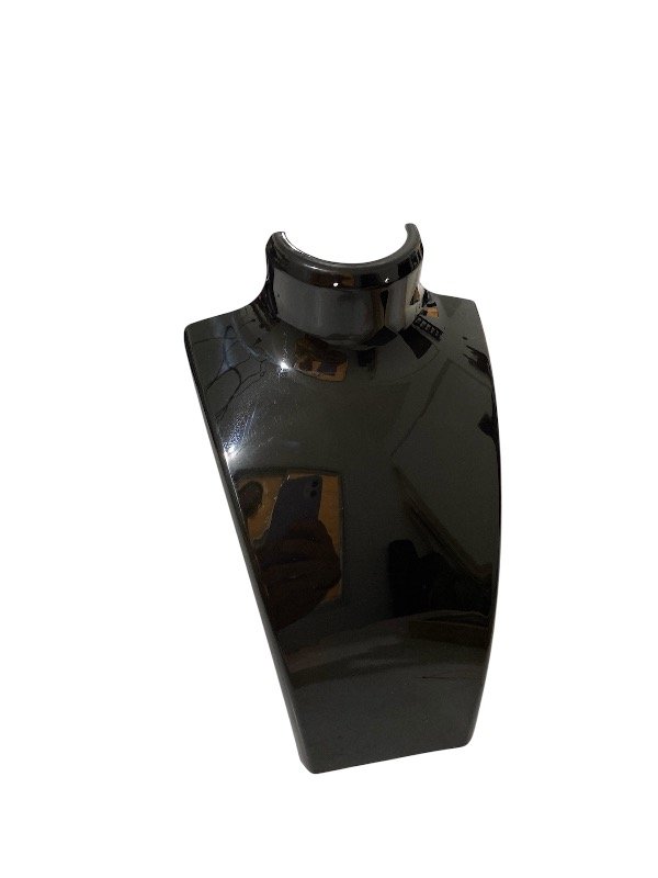 Producto - Busto Exhibidor collar acrilico