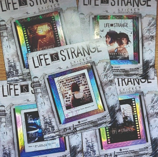 Producto - Life Is Strange - Sticker Vinilo Tornasol (apto agua)