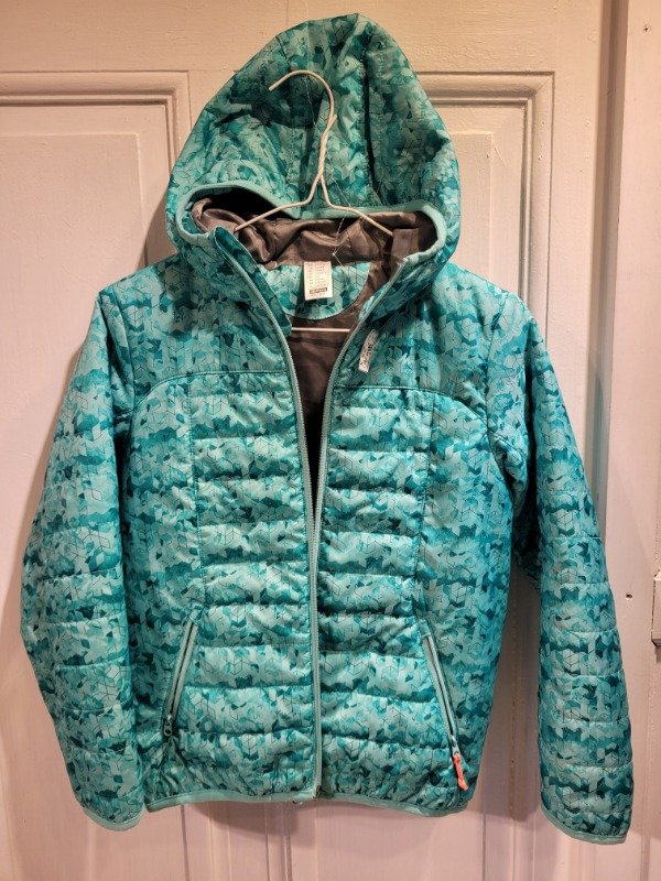 Producto - Campera DECATHLON puffer celeste Talle 10 años - PRECIO: 23X - 0