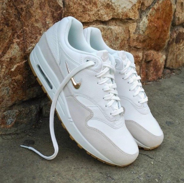 Producto - AIR MAX 1 JEWELL DORADO