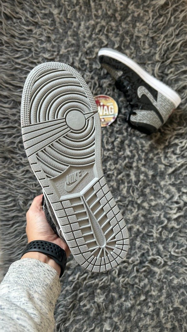 Producto - JORDAN RETRO 1 x KAWS REBELLIONAIRE - 3