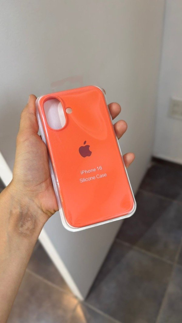Producto - Silicone Case Naranja (IPhone 16)