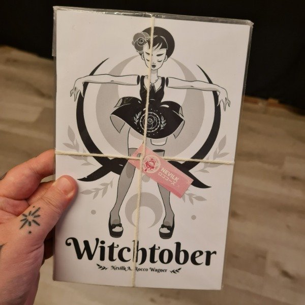 Producto - Artbook Witchtober