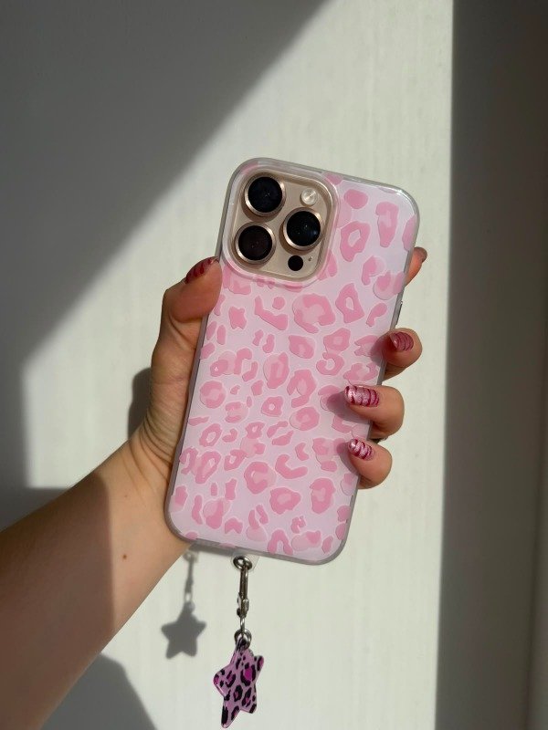 Producto - Case animal print con accesorio rosa