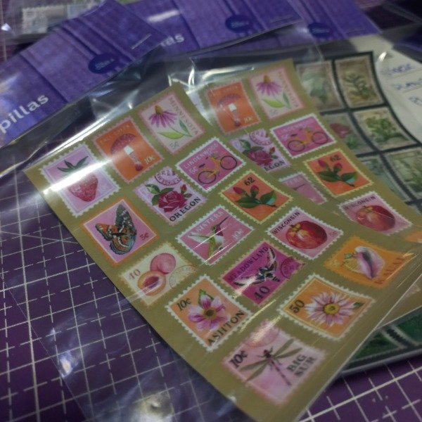 Producto - Plancha chica stickers troquelados. Mundo Pop