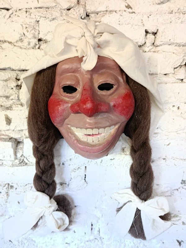 Producto - Mascaras Molina Campos mujer con pañuelo