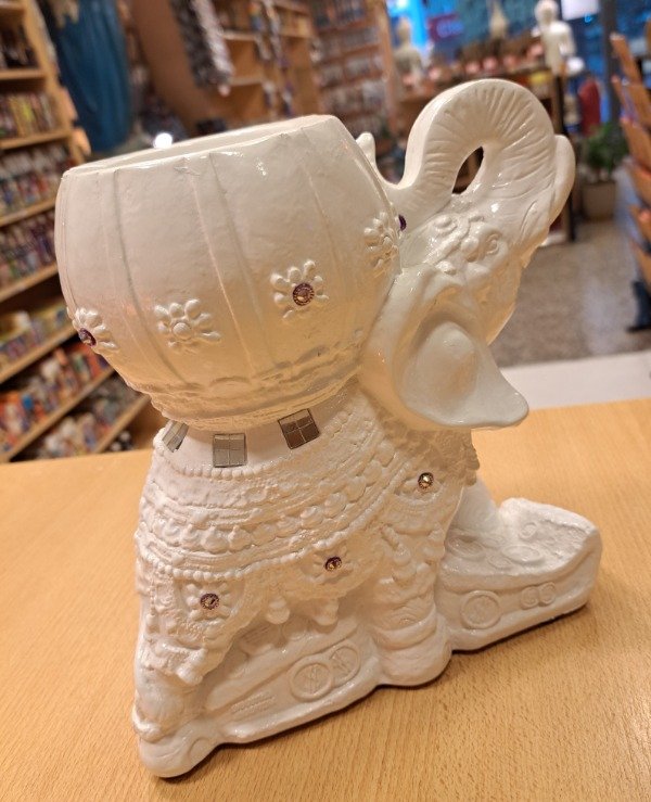 Producto - Elefante Blanco decorado con recipiente