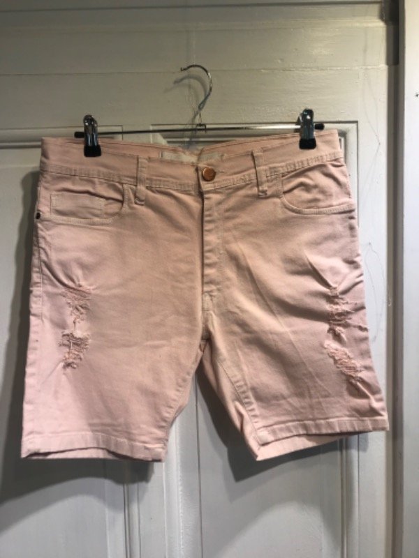 Producto - Short / Bermuda VETE AL DIABLO rosa viejo con roturas- Talle 34- PRECIO: 32x