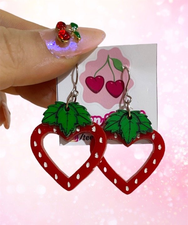 Producto - aros frutilla acrílico corazon