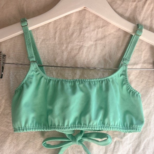 Producto - Corpiño top con tiras ajustables verde menta