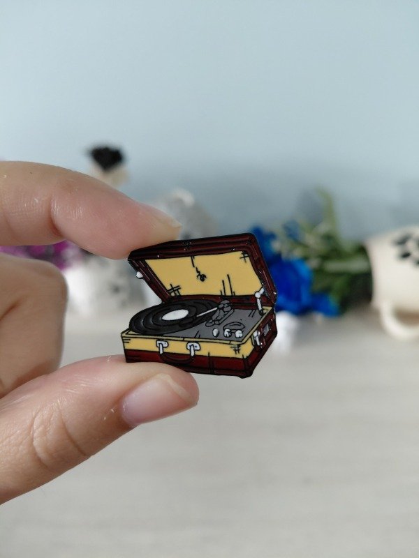 Producto - Pin metalizado - Tocadiscos #1532