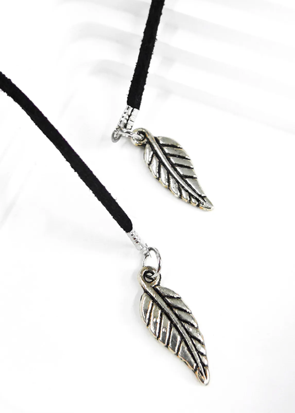 Producto - Choker Gamuza Negro Plumitas - 2