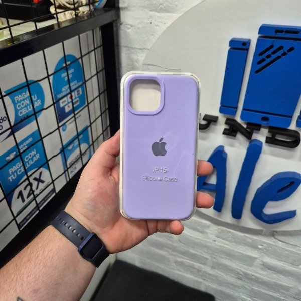 Producto - Silicone Case Lila - iPhone 15