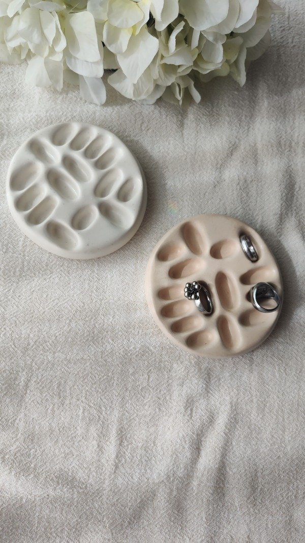 Producto - Bandeja Ovalada con Ranuras para Anillos