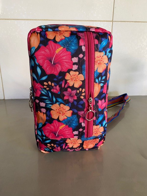 Producto - Mochila cruzada flores tropicales
